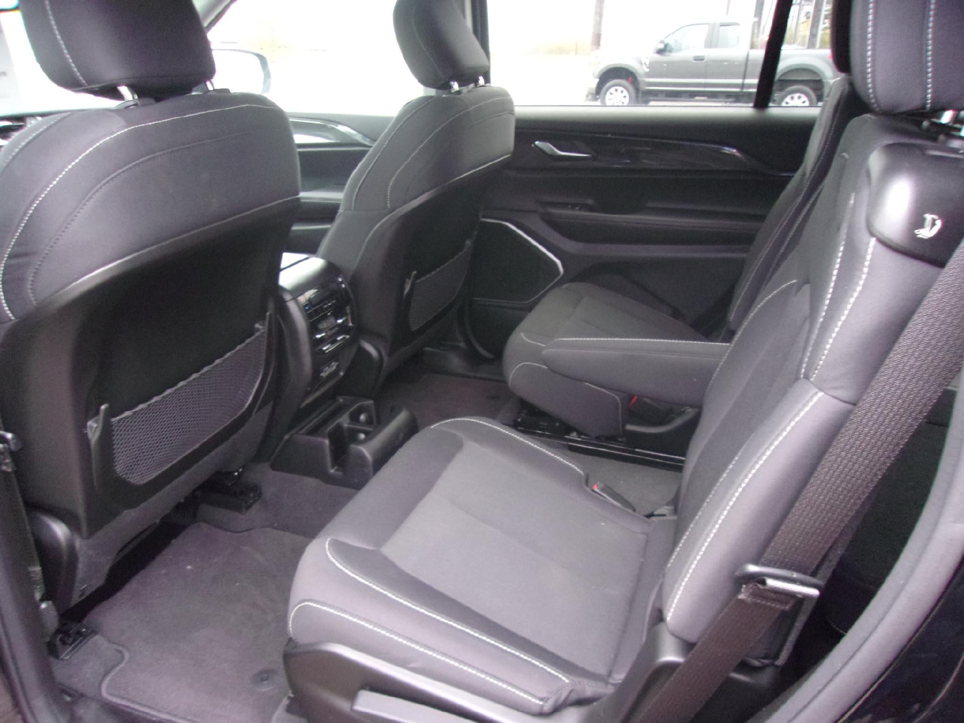 2022 Jeep Grand Cherokee L Laredo 4x4