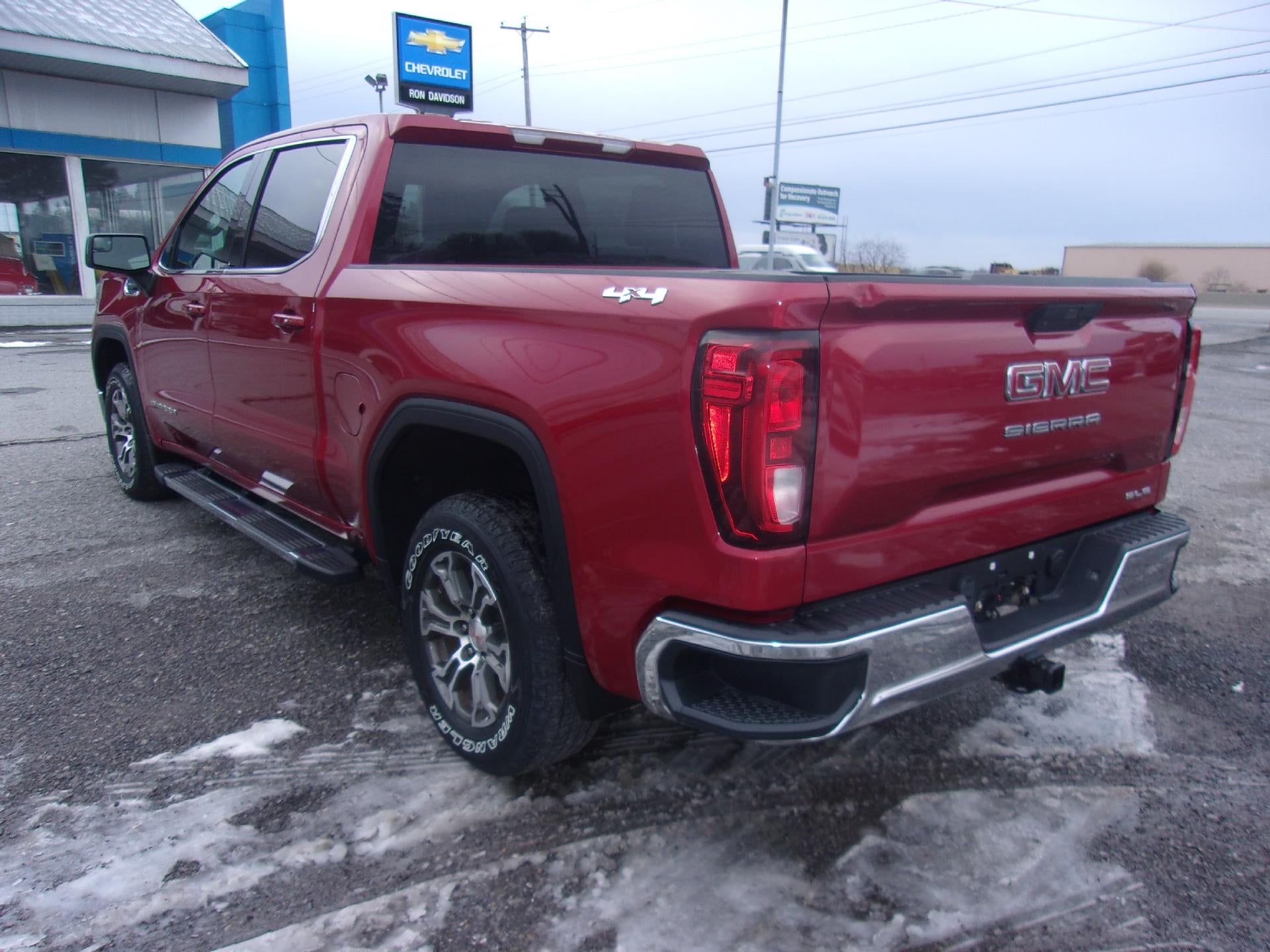2019 GMC Sierra 1500 Crew Cab Short Box 4-Wheel Drive SLE